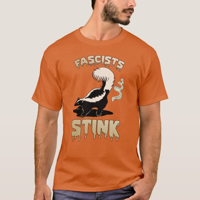 Cute Retro Skunk - Fascists Stink T Shirt (Framsida)