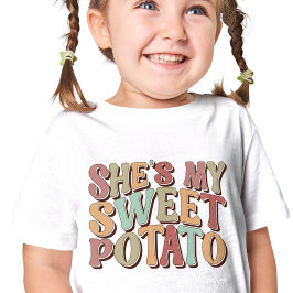 Cute Retro-Thanksgivingen "Hon är min sötpotatis" T Shirt