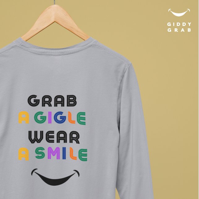 Cute Retro Typography Giggle & Smile Simple Mysigt T Shirt (Skapare uppladdad)