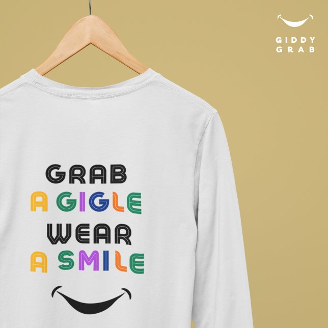 Cute Retro Typography Giggle & Smile Simple Mysigt T Shirt (Skapare uppladdad)