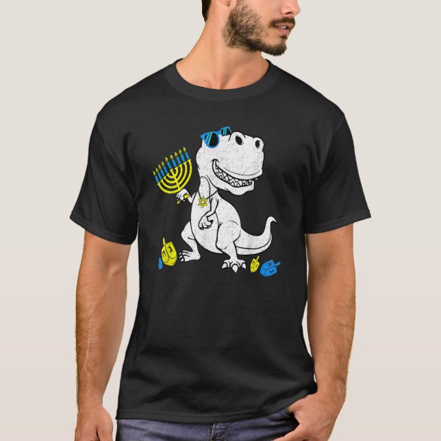 Cute Rex Dinosaur Menorasaurus Hanukah Chanukah B T Shirt (Framsida)