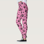 Cute Roligt Black på Rosa Tass avtryck Leggings<br><div class="desc">Dessa roligtar är perfekter för hund- och kattälskare. De har ett sött mönster med svart tass avtryck spridd över rosa färgad. Roligtens visuella utformning är perfekt för föräldrar till sällskapsdjur och djur älskare.</div>