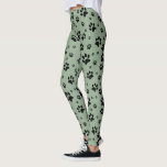 Cute Roligt Black på Sage Grönt Tass avtryck Leggings<br><div class="desc">Dessa roligtar är perfekter för hund- och kattälskare. De har ett sött mönster med svart tass avtryck spridd över en ljussken grönt färgad. Roligtens visuella utformning är perfekt för föräldrar till sällskapsdjur och djur älskare.</div>