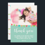 Cute Roligt Bunting Flagga Kid BIrthday Photo Tack Kort<br><div class="desc">Tack för att du fick ett kort för din tjej eller pojkars födelsedagsfest. Tack för att du kom till ditt barns födelsedagsfest! Flaggor har färgstark födelsedagsfest som buntar i grönt, blått och rött färg och ett foto - infoga ditt barns foto i mallen. Texten är trendigets skript - ändra tackmeddelandet...</div>
