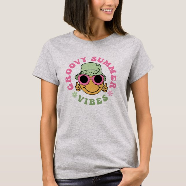 Cute Roligt Groovy Summer Vibes T Shirt (Framsida)