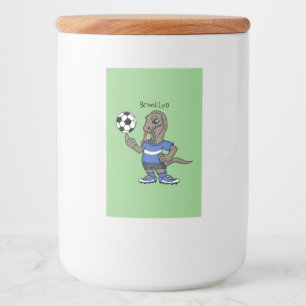 Cute roligt Komodo draon spelar fotboll tecknad Mat Etikett