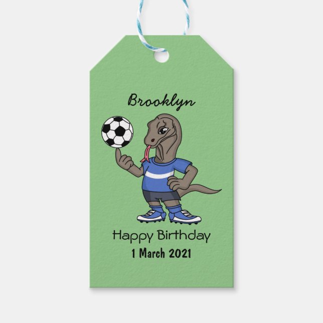 Cute roligt Komodo draon spelar fotboll tecknad Presentetikett (Framsidan)