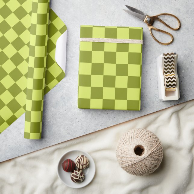 Cute Roligt Modern Checkerboard Lime Olive Geometr Presentpapper (Hantverk)