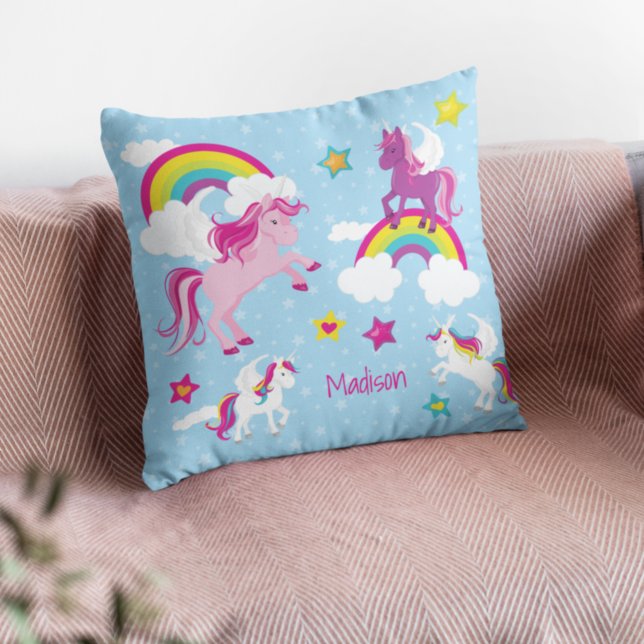 Cute Rosa and Lila Unicorns and Rainbows Kudde (Skapare uppladdad)