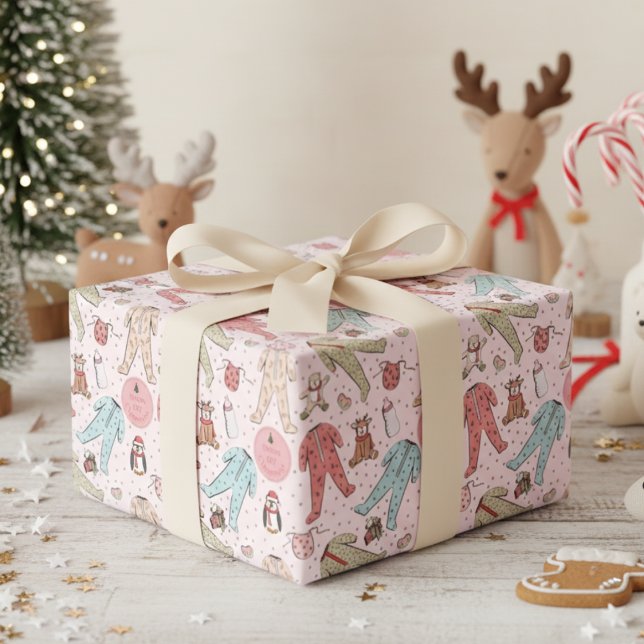 Cute Rosa Baby Första jul-Personligen Presentpapper (Cute 1st Christmas Kids Wrapping Paper. Baby Pj's & Winter Animals First Xmas Illustration for Girl)