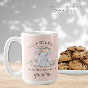 Cute Rosa befordrad till Grandma Gravid Reveal Kaffemugg