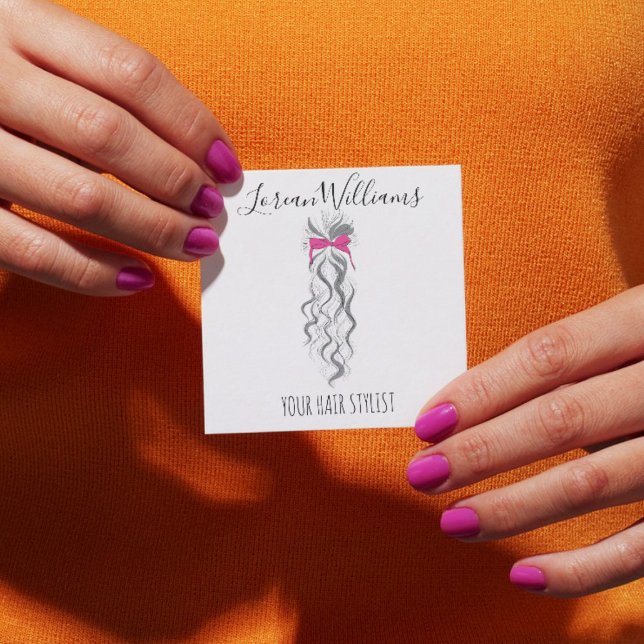 Cute Rosa Bow Grått och White Braider Hair Styling Fyrkantigt Visitkort (Skapare uppladdad)