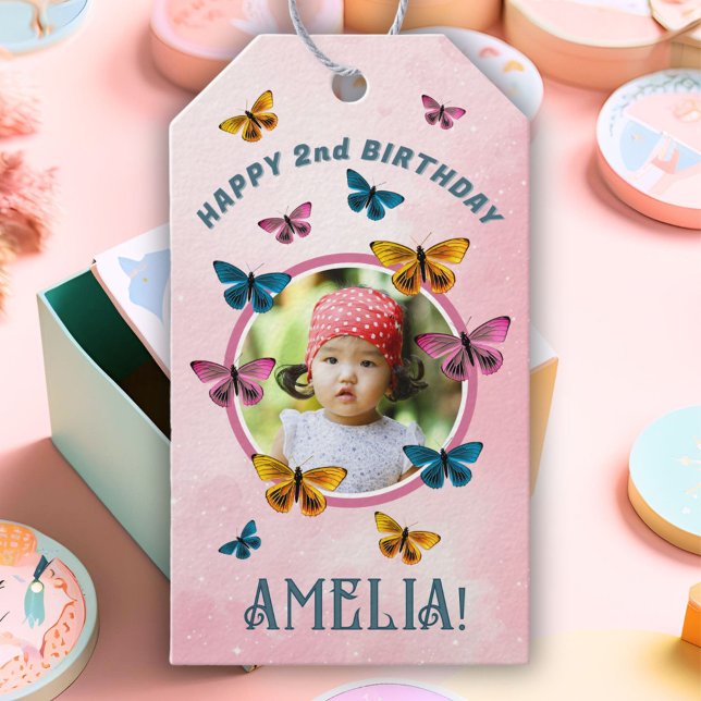 Cute Rosa Butterfly Girl Birthday Photo Presentetikett (Skapare uppladdad)