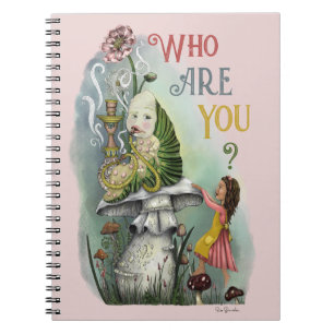 Cute Rosa Caterpelare i Alice i Wonderland Art Anteckningsbok
