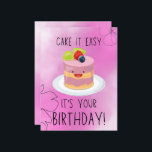 Cute Rosa Funny Birthday Cake Hälsning Kort<br><div class="desc">Den här leksaken inspirerades av glädjen från födelsedagar där skratt är allas sötaste gåva. Med en glad rosa tårta med en lätt vinkling förvandlas en vanlig födelsedagsefterönskan till ett ögonblick av roligt och glädje. Det som gör detta kort speciellt är dess blandning av klokhet och humor - perfekt för att...</div>