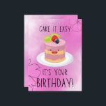 Cute Rosa Funny Birthday Cake Hälsning Kort<br><div class="desc">Den här leksaken inspirerades av glädjen från födelsedagar där skratt är allas sötaste gåva. Med en glad rosa tårta med en lätt vinkling förvandlas en vanlig födelsedagsefterönskan till ett ögonblick av roligt och glädje. Det som gör detta kort speciellt är dess blandning av klokhet och humor - perfekt för att...</div>