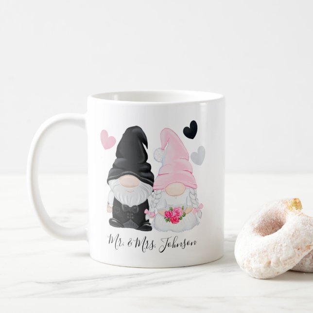 Cute Rosa Gnome Bride och Groom Bröllop Kaffemugg (Med munk)