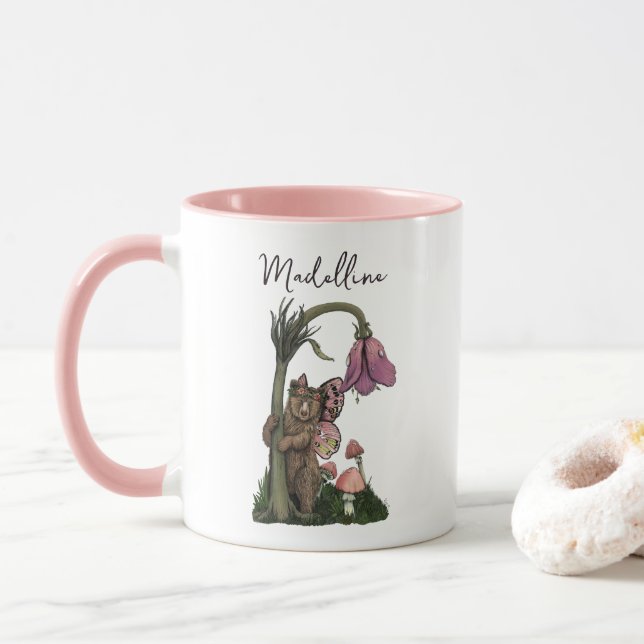 Cute Rosa Grizzly Bear Fairy in Enchanted Forest Mugg (Med munk)