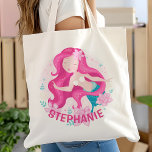 Cute Rosa Hair Sjöjungfru Girls Fantasy Personlig Tygkasse<br><div class="desc">Cute Rosa Hair Sjöjungfru Girls Fantasy Personlig Tote Bag. Den här designen har en vacker strandnära sjöjungfru omgiven av blommigt blommor. Rosa magisk fantasi-design för flickor. Anpassa detta anpassad design med ditt eget namn eller din egen text.</div>