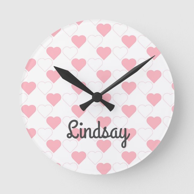 Cute Rosa Heart Mönster Anpassade Namn White Rund Klocka (Framsida)
