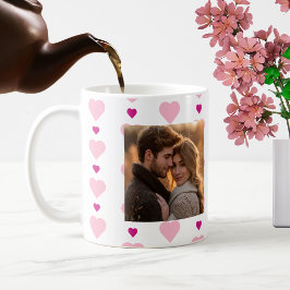 Cute rosa-hjärtan med mönster-par monogramfoto kaffemugg