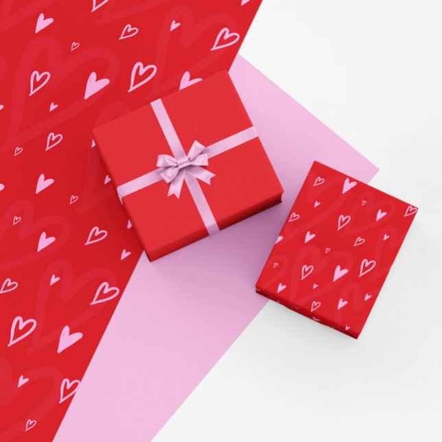 Cute Rosa-hjärtan på röd bakgrund Presentpapper (Skapare uppladdad)