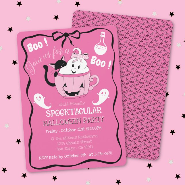Cute Rosa Kid Halloween-inbjudan med Black Bow Inbjudningar (Cute pink kid-friendly Halloween party invitation with a doodle black bow .)