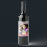 Cute Rosa Kids Leksaker Birthday Celebréfoto Vinflaska Etikett<br><div class="desc">Cute Rosa Kids Leksaker Birthday Celebration Photo Personlig Lägg till din egen Nalle Cake Balloon-design. Snygg födelsedagsfotomall. Lägg till ditt barn-foto i den här födelsedagsfirandedesignen.</div>