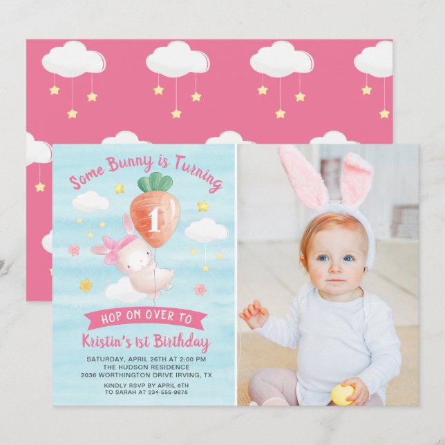 Cute Rosa lite Bunny med morot Birthday Photo Inbjudningar (Fram/baksida)