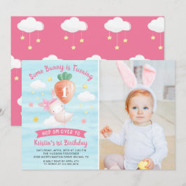 Cute Rosa lite Bunny med morot Birthday Photo Inbjudningar