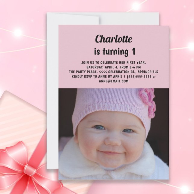 Cute Rosa Little Girl's 1st Birthday Photo Inbjudningar (Pink photo invitation for baby girl's 1st birthday party)