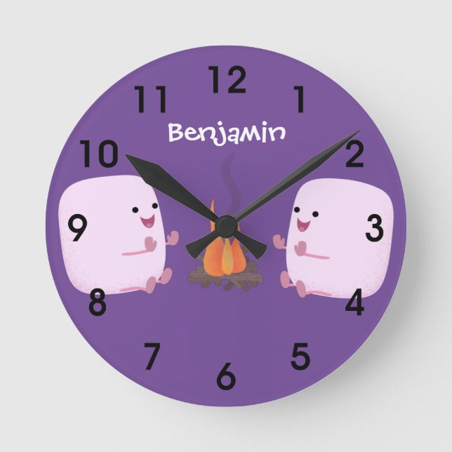 Cute rosa marshmallow by camp fire tecknad rund klocka (Framsida)