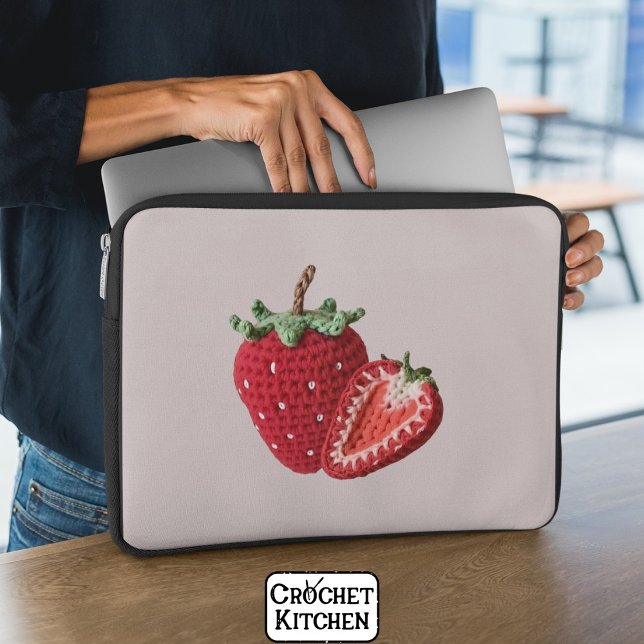 Cute Rosa Minimal Granny Chic Crochet Strawberry Laptop Fodral (Skapare uppladdad)