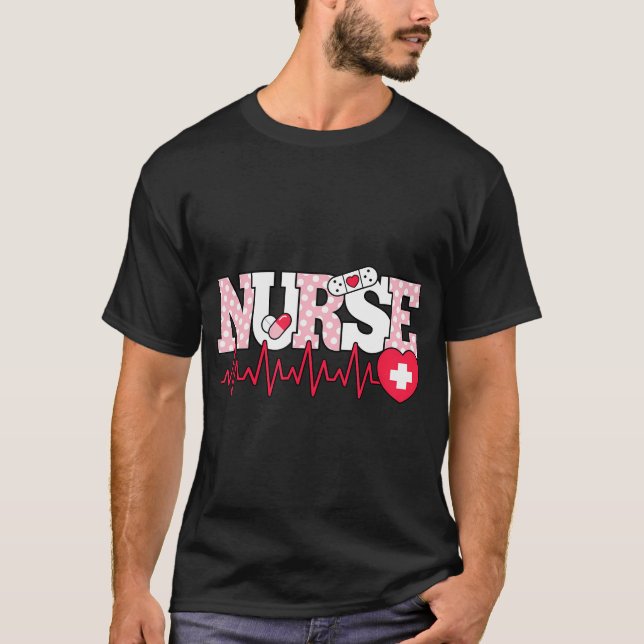 Cute Rosa Nurse Hjärtslag Sjuksköterska T Shirt (Framsida)