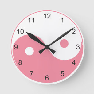 Cute Rosa och White Yin och Yang Symbol Rund Klocka