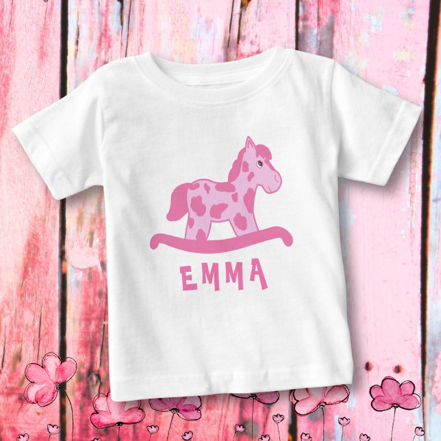 Cute Rosa Rocking Horse Namn Flicka T-shirt (Skapare uppladdad)