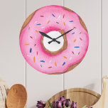 Cute Rosa Watercolor Donut Stor Klocka<br><div class="desc">Den här roligtens väggklocka dekoreras med en vattenfärgad rosa med sprinkler. Perfektens gåva till en åsna älskare! Ursprunglig vattenfärg © Michele Davies.</div>