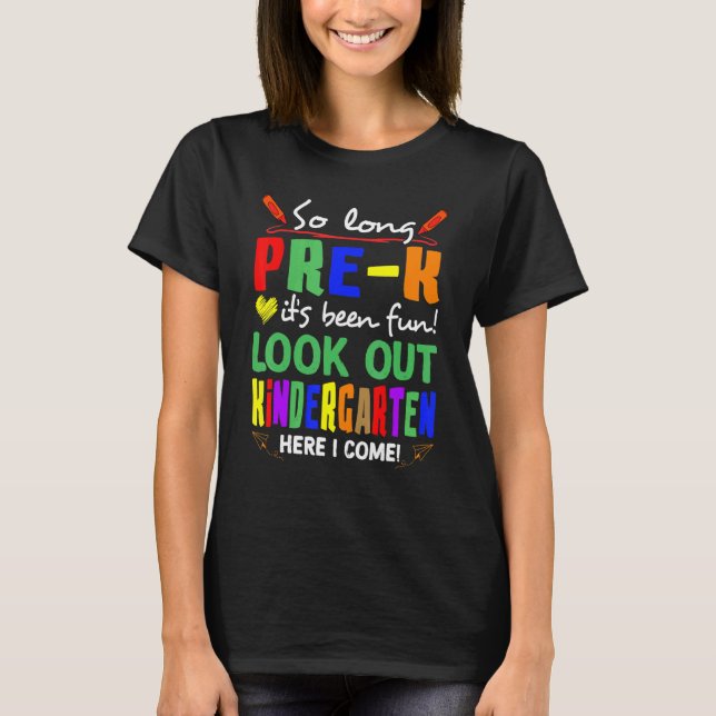 Cute så länge innan jag kan titta ut Kindergarten  T Shirt (Framsida)