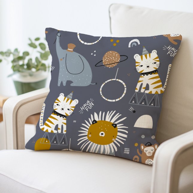 Cute Safari Animals Decorative Pillow, Roligt Anim Kudde (Skapare uppladdad)