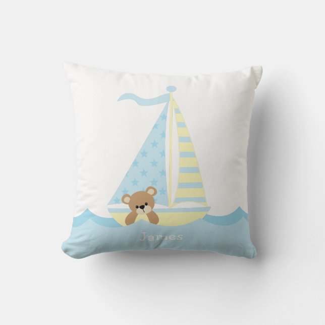 Cute Sailboat Bear Personlig Nursery Kudde (Framsida)