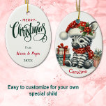 Cute Santa Hat Baby Zebra jul Julgransprydnad Keramik<br><div class="desc">På framsidan av denna söta ungas julprydnad är en vacker baby zebra sitta bredvid sina gåvor. Han bär en röd och vit mönster-tomtehatt och matchande scarf. Ditt eget namn finns i grund. Baksidan av dekorationen har ett God jul-meddelande och din namnteckning. AI generativ innehåll.</div>