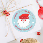 Cute Santa Speciell Delivery North Pole Runt Klistermärke<br><div class="desc">En söt juldekalk med Jultomten ansikte och ord,  speciell leverans från Nordpolen. En söt helgdag-dekal för Julklapp från Santa. Designad av Blackberry Boulevard.</div>