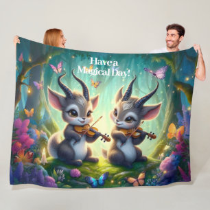 Cute Saolas spelar Violas i en magisk skog Fleecefilt