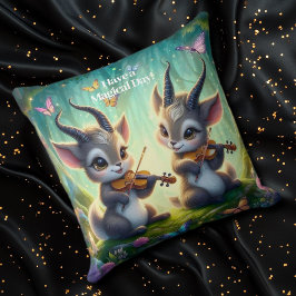 Cute Saolas spelar Violas i en magisk skog Kudde