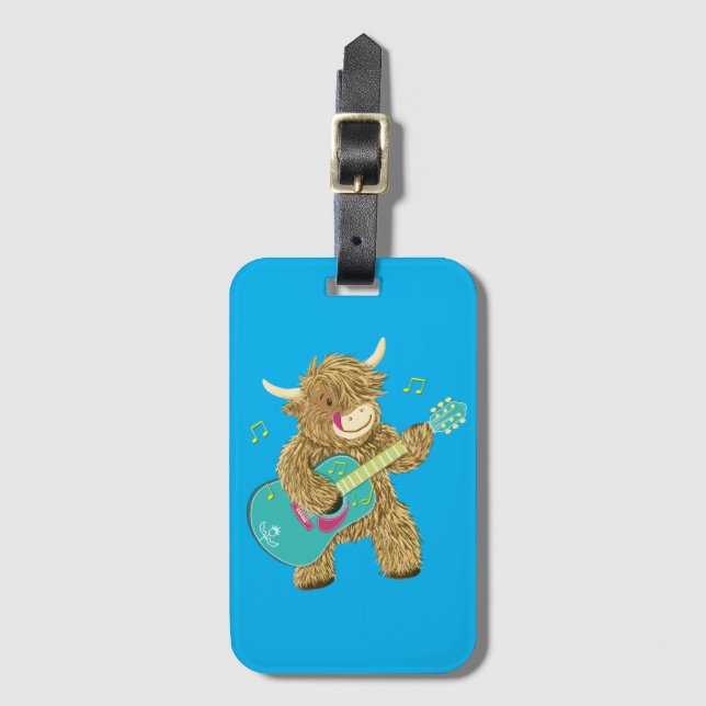 Cute Scottish Highland Cow Plays Guitar     Bagagebricka (Framsida vertikal)