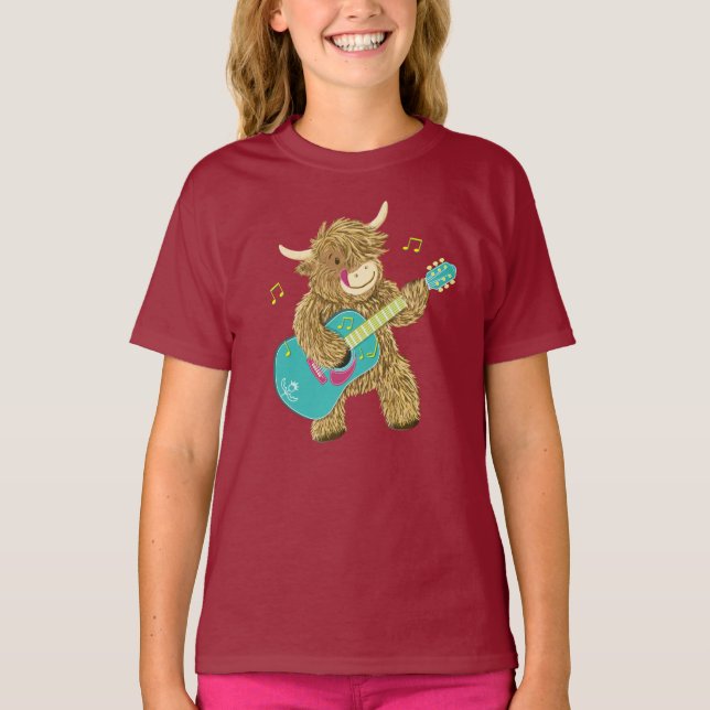 Cute Scottish Highland Cow Plays Guitar T-Shirt (Framsida)