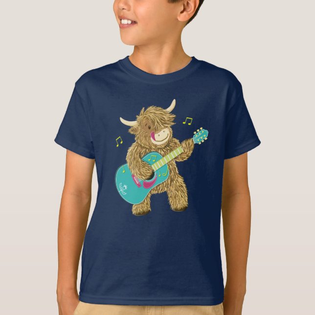 Cute Scottish Highland Cow Plays Guitar T-Shirt (Framsida)