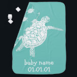 Cute Sea Turtle ANPASSADE Baby Namn Birthday Bebisfilt<br><div class="desc">Lägg lite luft i ditt baby-rum med den här roligten havsköldpaddan mönster. Hand plockade efter mig, för dig! Du kan alltid lägga till din egen text som baby namn och födelsedagen. Kolla min butik för mer färg och mönster, plus matchande tillbehör som totes, badkar, handdukar, flinflip flops, biber, kosmetiska påsar,...</div>