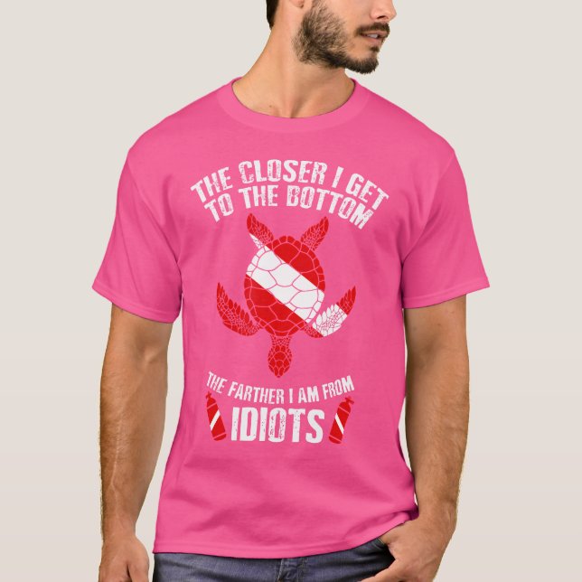 Cute Sea Turtle kommer bort från Idiots Scuba Div T Shirt (Framsida)