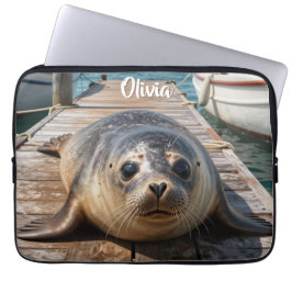 Cute Seal Laying on Boat Dock Ocean Pier Laptop Fodral